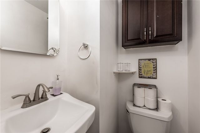 1325 Pesavento Dr, Bridgeville, PA 15017