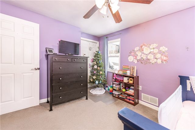 1325 Pesavento Dr, Bridgeville, PA 15017