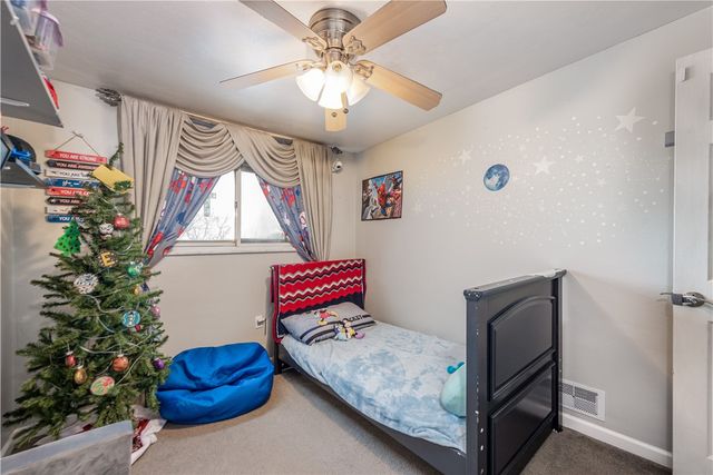 1325 Pesavento Dr, Bridgeville, PA 15017