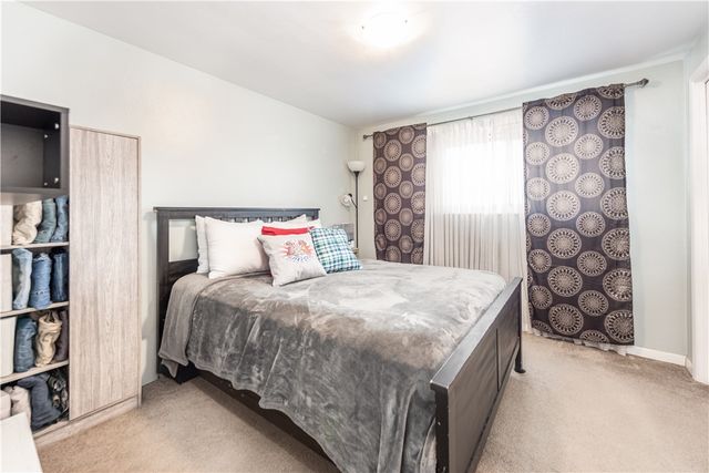 1325 Pesavento Dr, Bridgeville, PA 15017