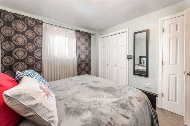 1325 Pesavento Dr, Bridgeville, PA 15017