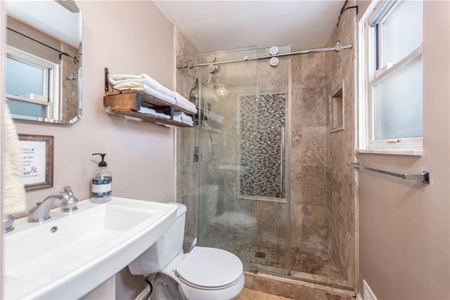 1325 Pesavento Dr, Bridgeville, PA 15017