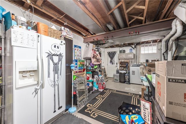 1325 Pesavento Dr, Bridgeville, PA 15017