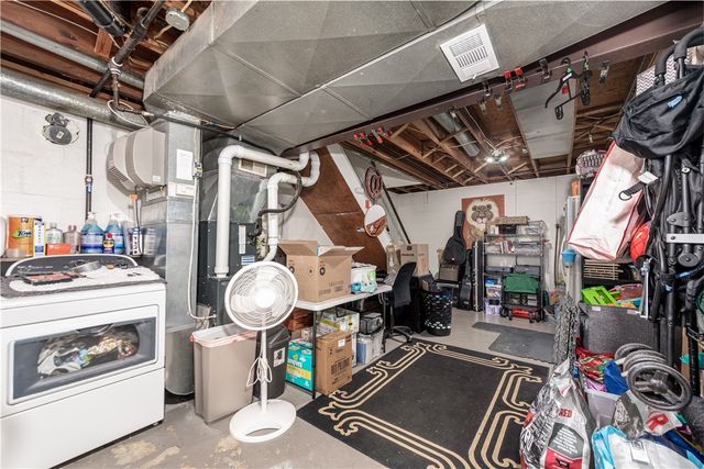 1325 Pesavento Dr, Bridgeville, PA 15017