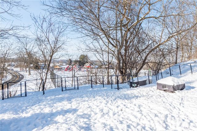 1325 Pesavento Dr, Bridgeville, PA 15017