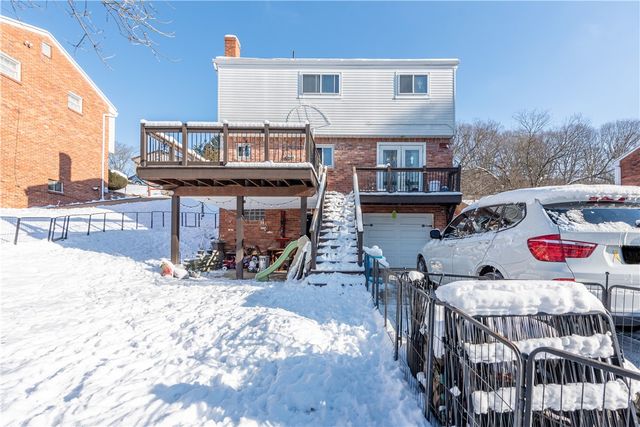 1325 Pesavento Dr, Bridgeville, PA 15017