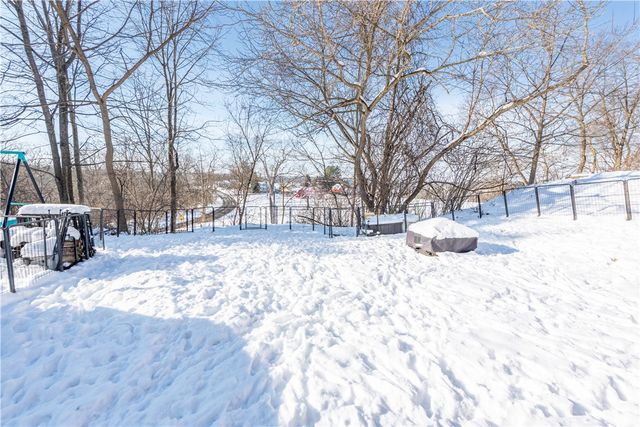 1325 Pesavento Dr, Bridgeville, PA 15017