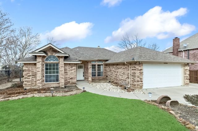 10304 Gray Oak Lane, Fort Worth, TX 76108