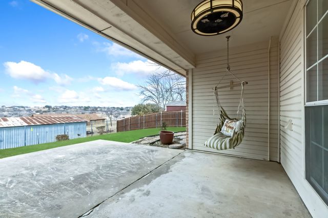 10304 Gray Oak Lane, Fort Worth, TX 76108