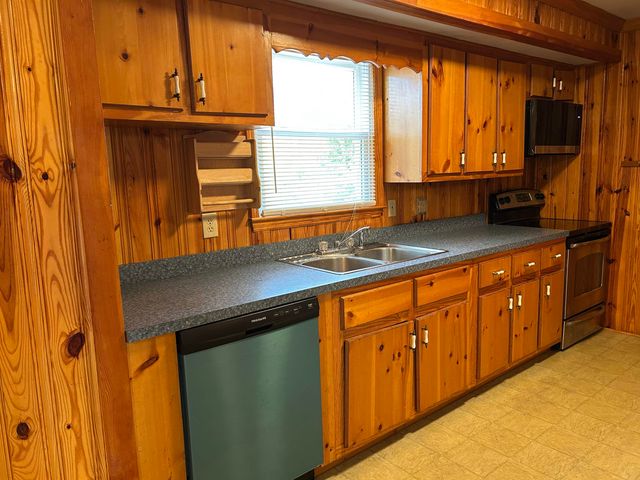 545 Hickory Ave., Johnsonville, SC 29555