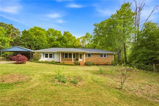 1614 Iroquois Drive, Seneca, SC 29672