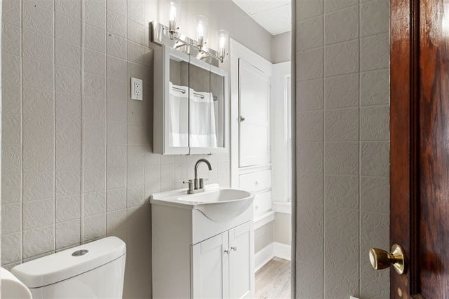 140 Moore Street, Jackson, MI 49203