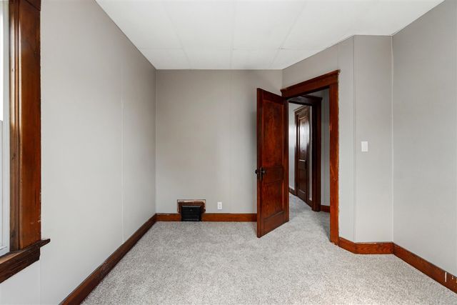 140 Moore Street, Jackson, MI 49203