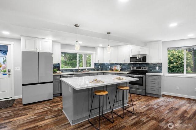 3021 Marine Drive, Bremerton, WA 98312
