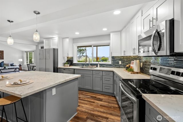 3021 Marine Drive, Bremerton, WA 98312