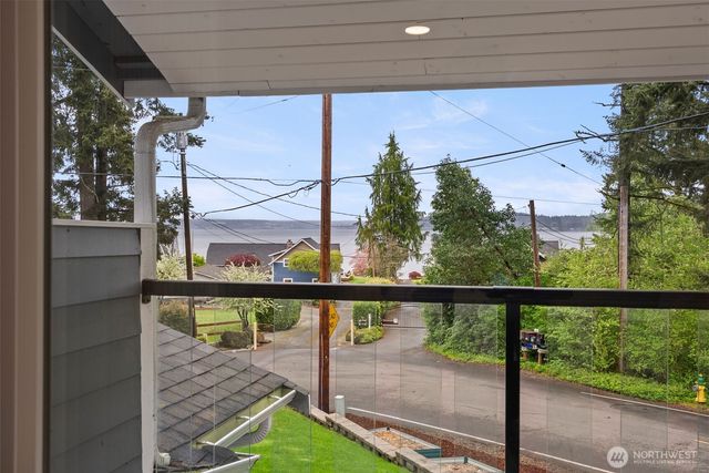 3021 Marine Drive, Bremerton, WA 98312