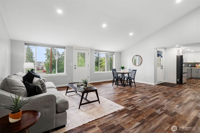 3021 Marine Drive, Bremerton, WA 98312