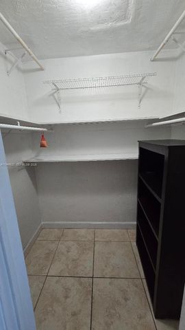 9375 SW 40th Ter 211, Miami, FL 33165