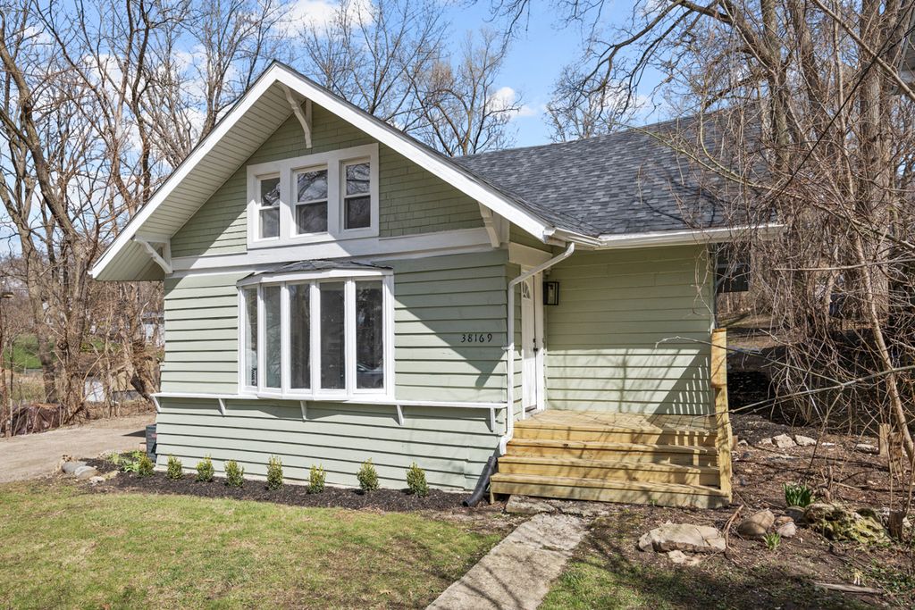 38169 N 3rd Avenue, Spring Grove, IL 60081