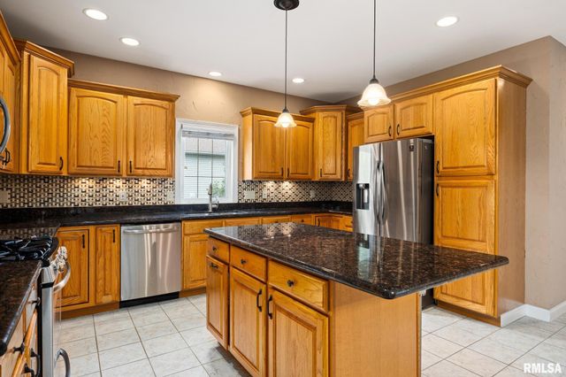 5912 W WOODBRIDGE Place, Peoria, IL 61615
