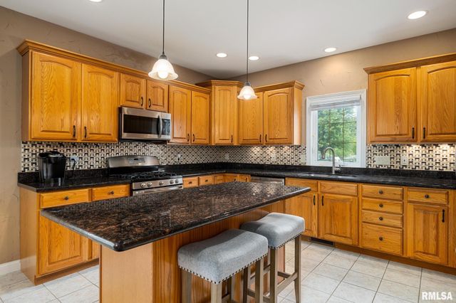 5912 W WOODBRIDGE Place, Peoria, IL 61615
