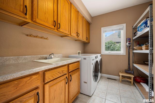 5912 W WOODBRIDGE Place, Peoria, IL 61615