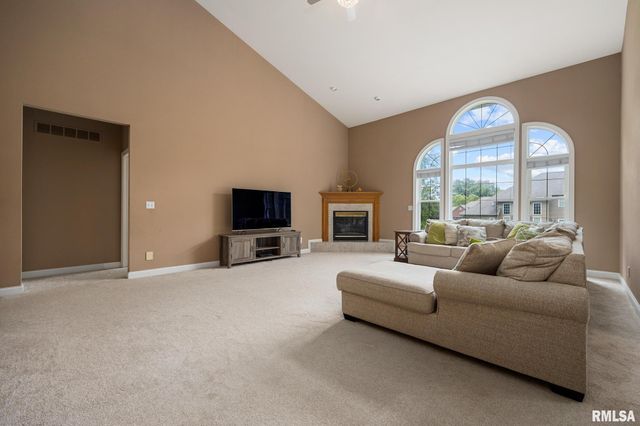 5912 W WOODBRIDGE Place, Peoria, IL 61615