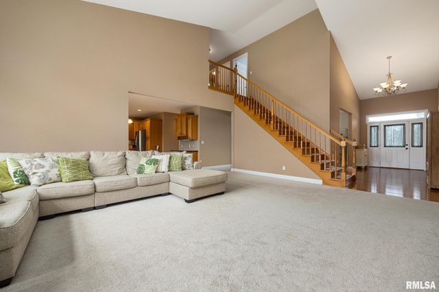 5912 W WOODBRIDGE Place, Peoria, IL 61615