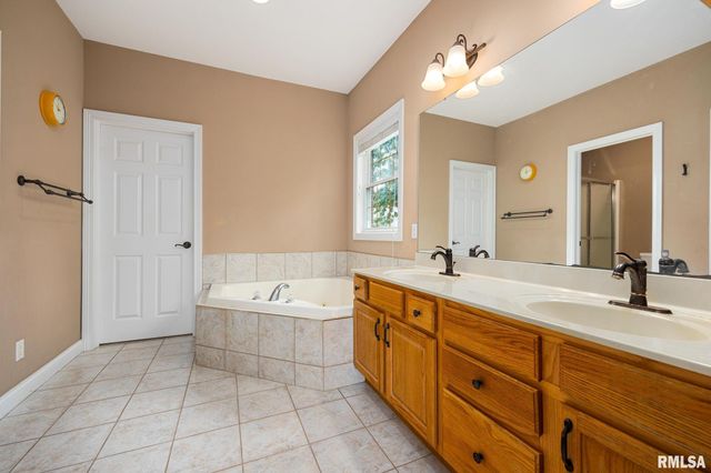 5912 W WOODBRIDGE Place, Peoria, IL 61615