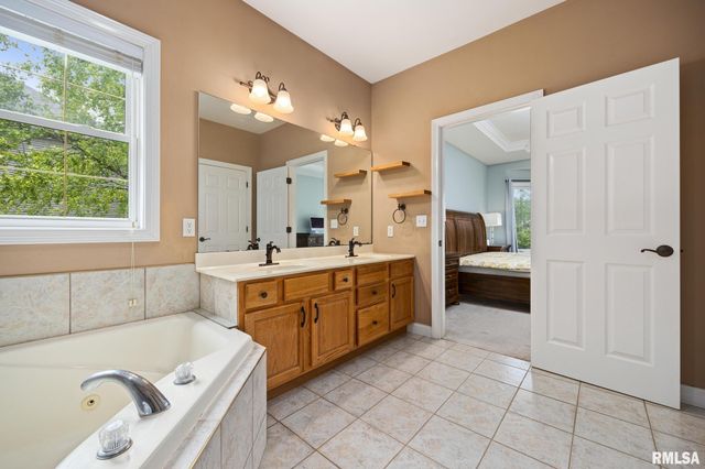 5912 W WOODBRIDGE Place, Peoria, IL 61615