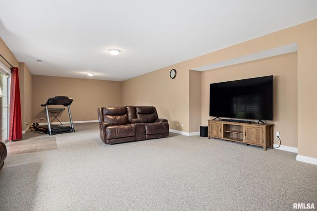 5912 W WOODBRIDGE Place, Peoria, IL 61615