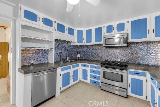 1998 Cambria Avenue, Landers, CA 92285