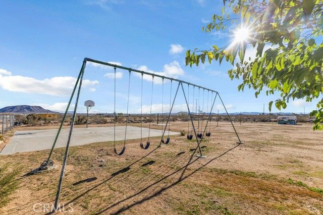 1998 Cambria Avenue, Landers, CA 92285