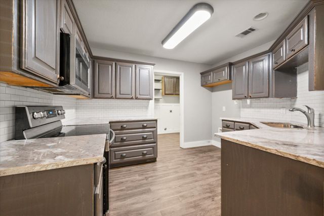 955 Behrens Court, Crowley, TX 76036