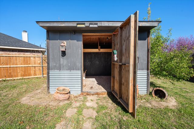 955 Behrens Court, Crowley, TX 76036