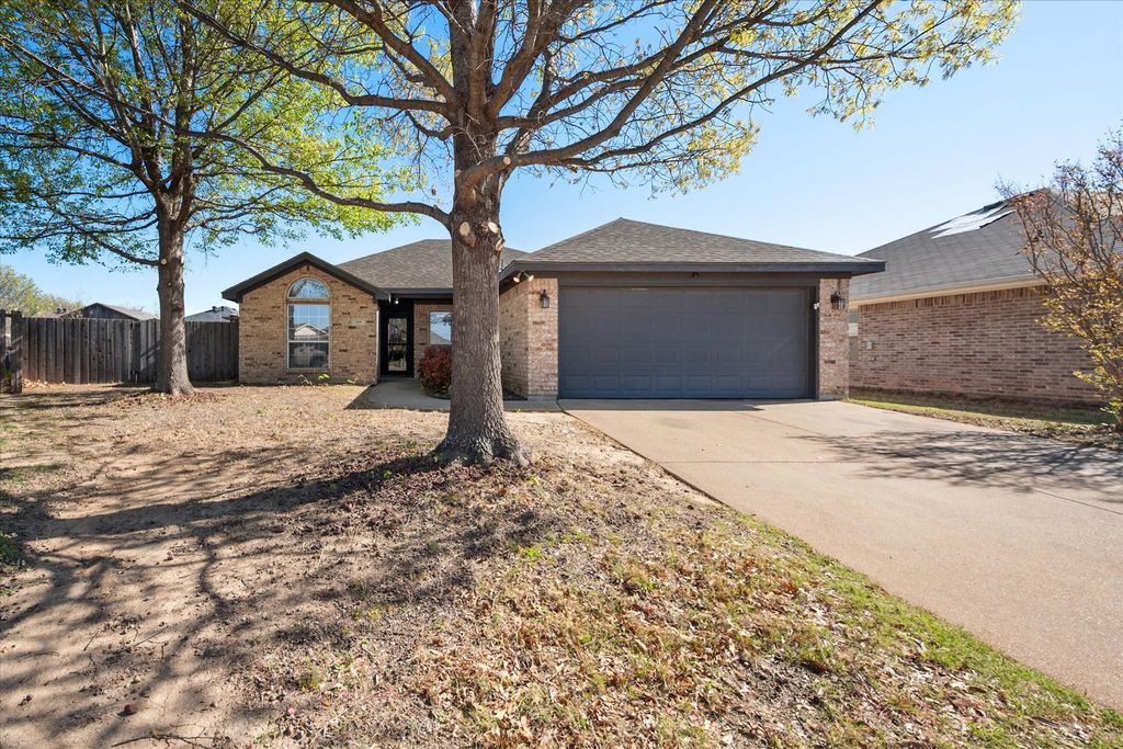 955 Behrens Court, Crowley, TX 76036
