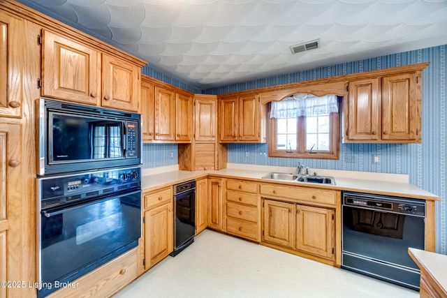 101 Highland Dr, Bardstown, KY 40004