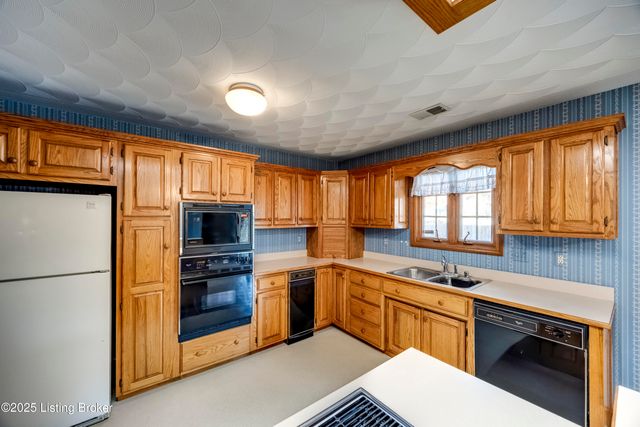 101 Highland Dr, Bardstown, KY 40004