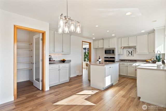 2255 Aviator Lane, Oak Harbor, WA 98277