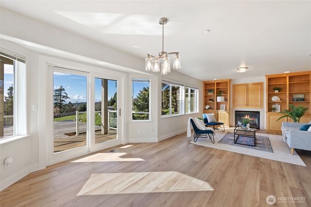 2255 Aviator Lane, Oak Harbor, WA 98277