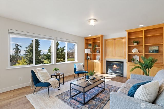 2255 Aviator Lane, Oak Harbor, WA 98277