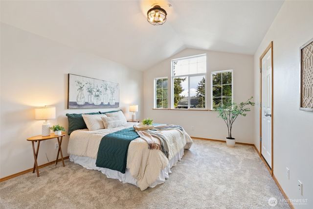 2255 Aviator Lane, Oak Harbor, WA 98277