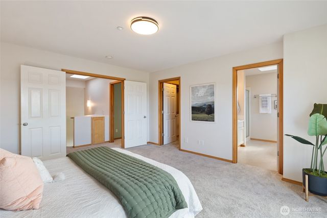 2255 Aviator Lane, Oak Harbor, WA 98277