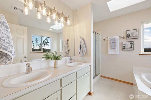 2255 Aviator Lane, Oak Harbor, WA 98277