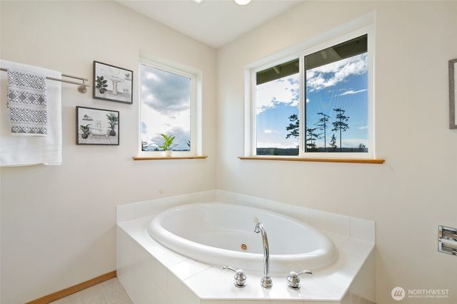 2255 Aviator Lane, Oak Harbor, WA 98277