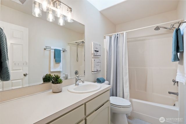 2255 Aviator Lane, Oak Harbor, WA 98277