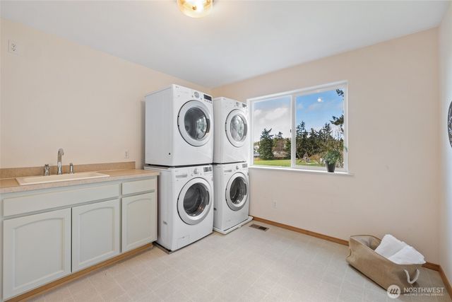 2255 Aviator Lane, Oak Harbor, WA 98277