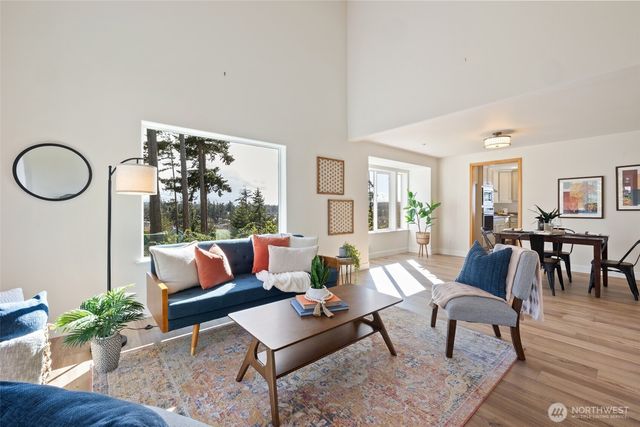 2255 Aviator Lane, Oak Harbor, WA 98277