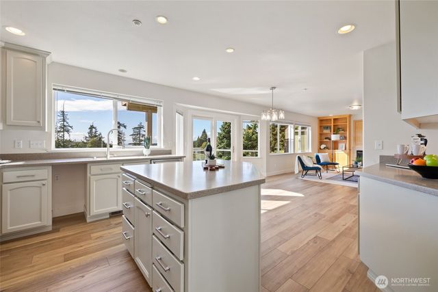 2255 Aviator Lane, Oak Harbor, WA 98277