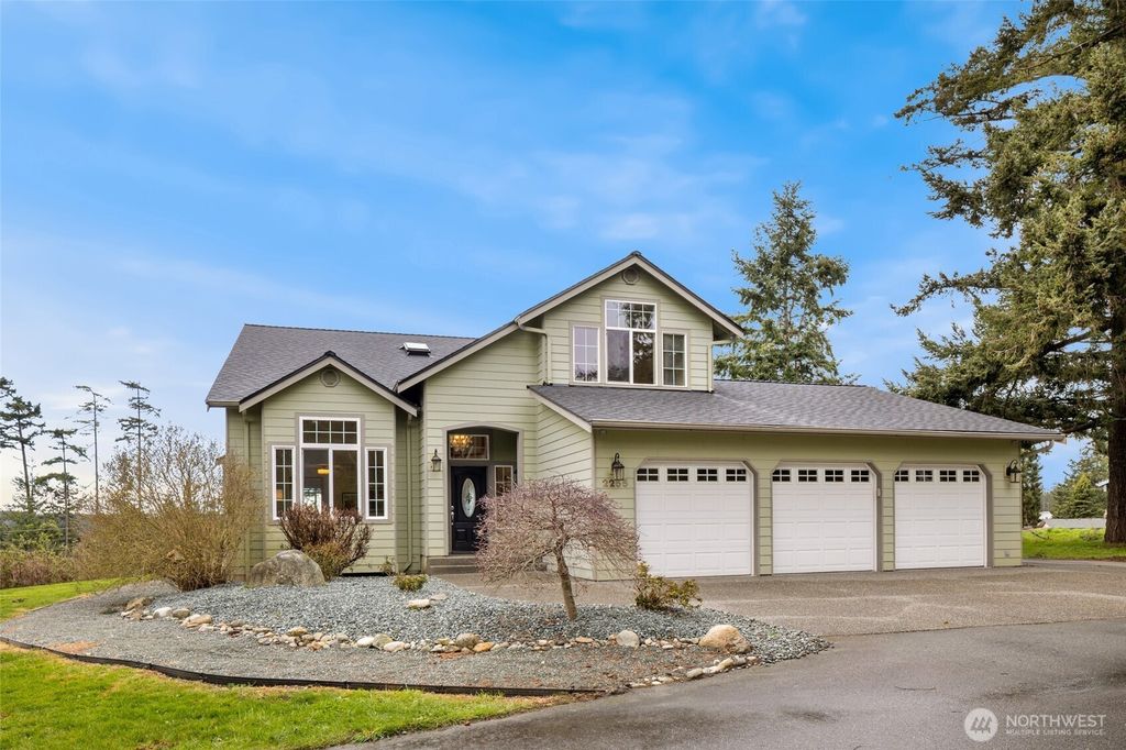 2255 Aviator Lane, Oak Harbor, WA 98277